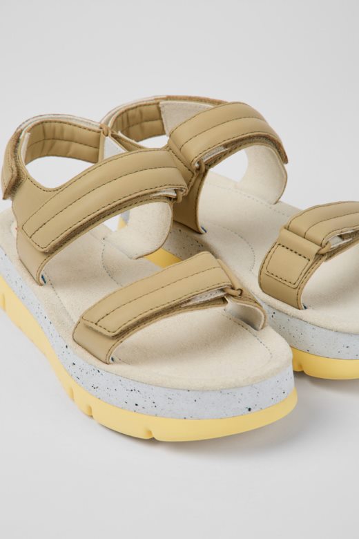 дизајн оруга уп беж кожне сандале за жене кампер