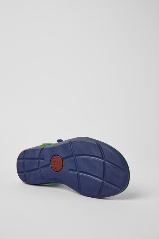 кампер дизајн одговара разнобојним текстилним сандалама за мушкарце