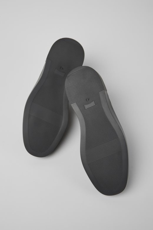 дизајн рачун црне кожне ципеле на везице кампер