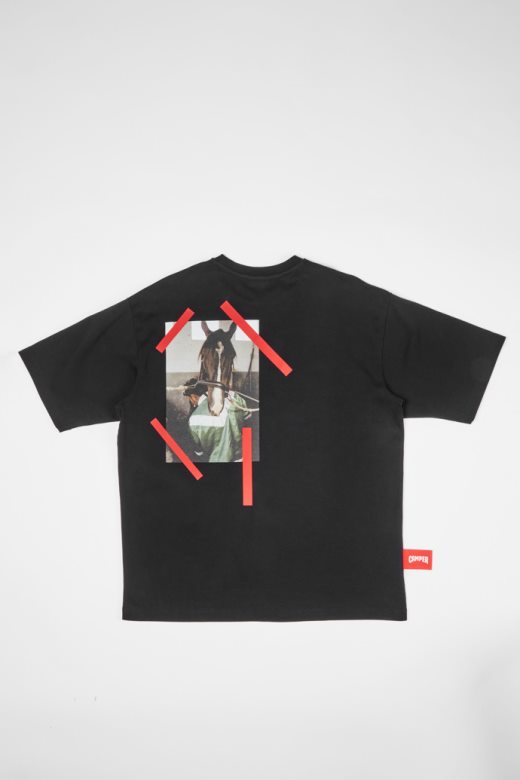 ексклузивна кампер мајица црна мајица са принтом коња позади