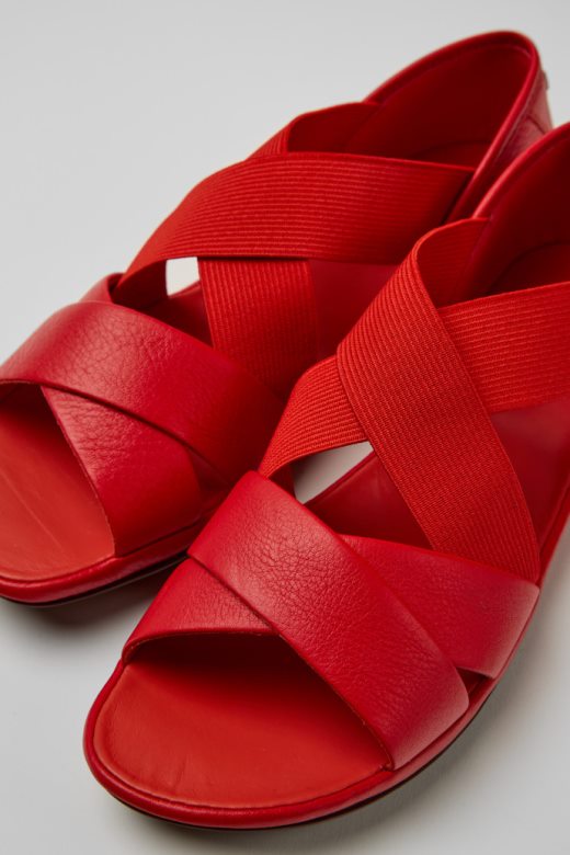 дизајн праве црвене кожне сандале за жене кампер