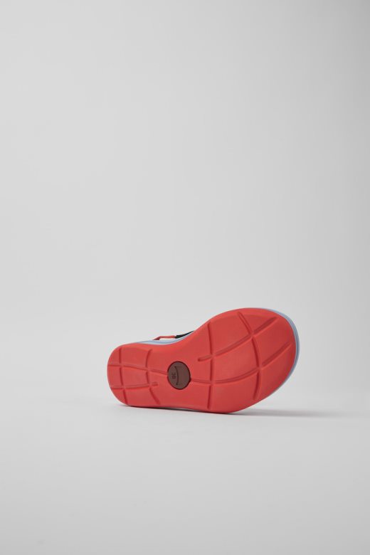 дизајн одговарају црвено-беле и црне сандале за жене кампер