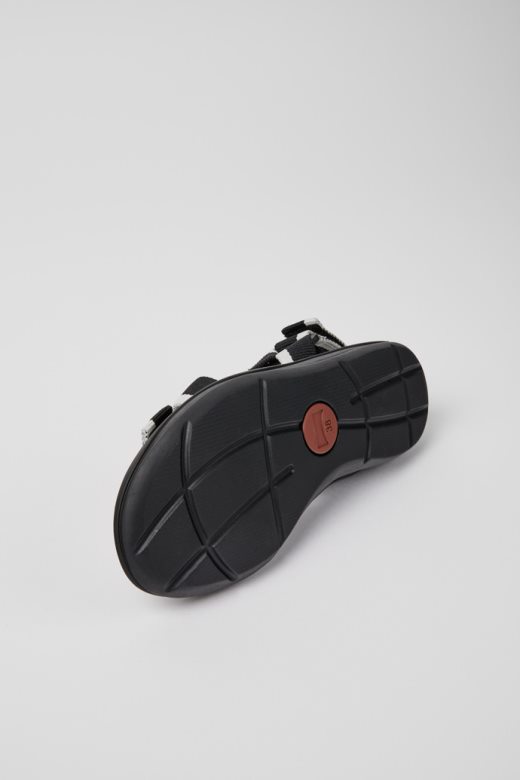 дизајн одговара црно-белим рециклираним сандалама за кућне љубимце за жене кампер