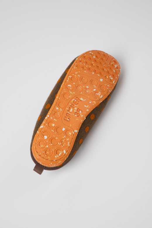 кампер ваби браон и наранџасте вунене папуче за жене новопридошле