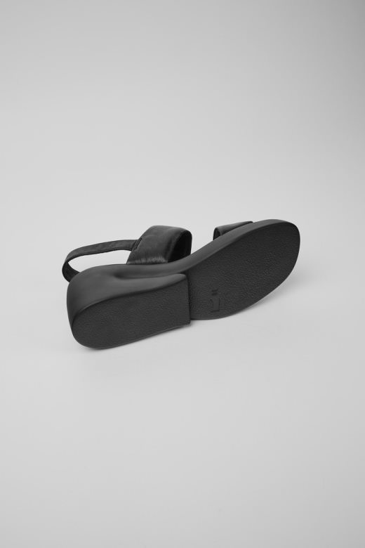 ексклузивне кампер каах црне кожне сандале за жене